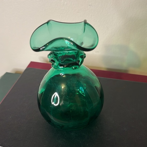 Vintage Bischoff Glass Hand Blown Green Ruffle Top Bud Vase w Decorative Ring - Picture 2 of 7